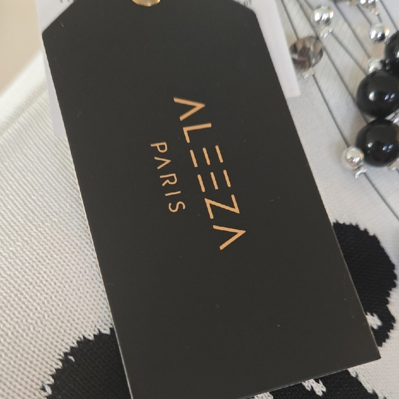 Chic Ivory Sweater with Black Bow Details NWT - Picture 3 of 8